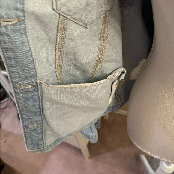 Wax Jeans Women’s Distressed Trucker Jacket - Picture 4 of 9